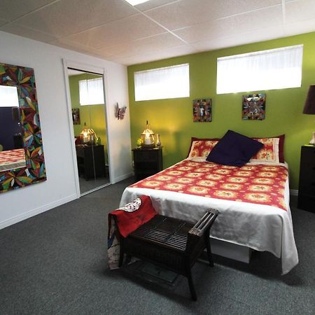 Room In Guest Room - Gandhi Very Large Room Decorated In Indian Style, Office Space And Sofa Notre-Dame-des-Monts Exterior foto