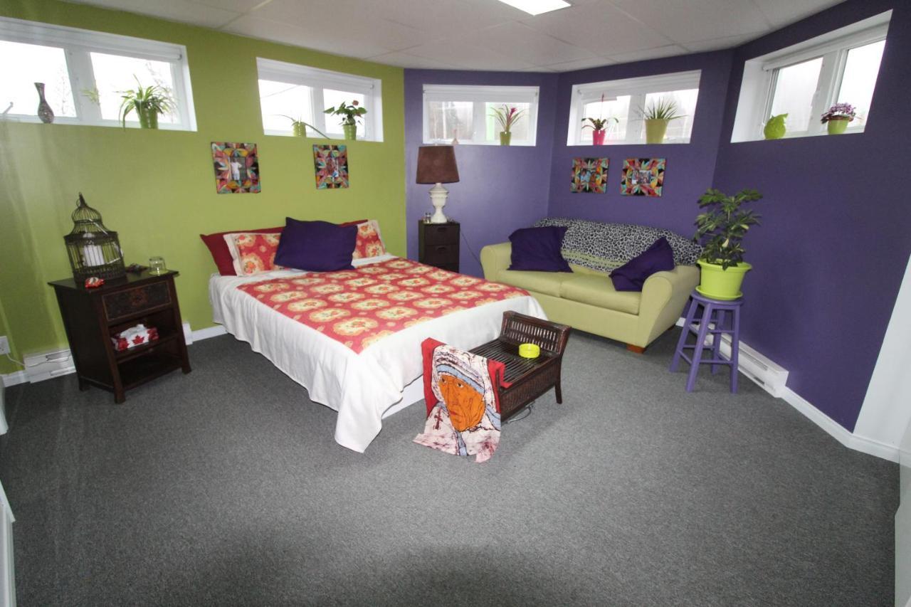 Room In Guest Room - Gandhi Very Large Room Decorated In Indian Style, Office Space And Sofa Notre-Dame-des-Monts Exterior foto