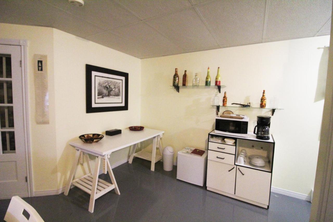 Room In Guest Room - Gandhi Very Large Room Decorated In Indian Style, Office Space And Sofa Notre-Dame-des-Monts Exterior foto